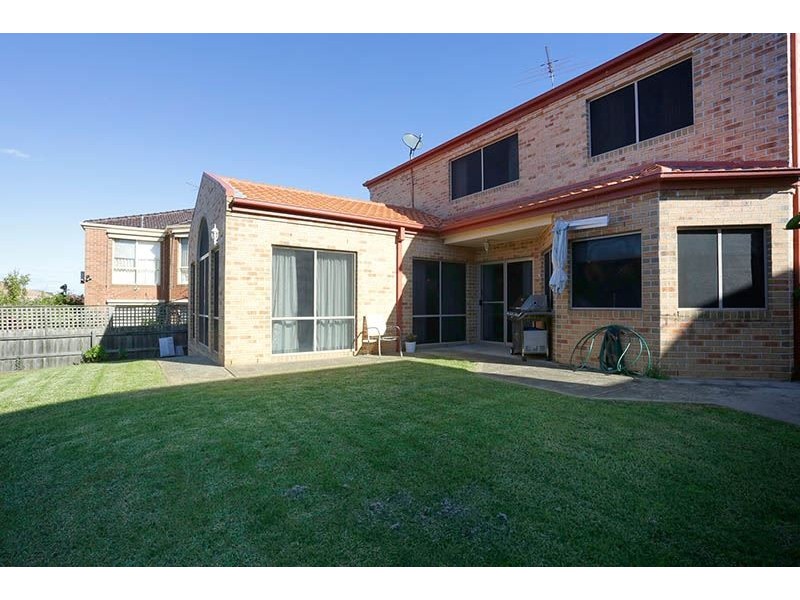 2 James West Street, Glen Waverley VIC 3150