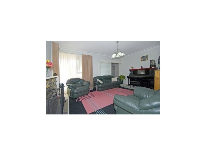 35 The Outlook, Glen Waverley VIC 3150