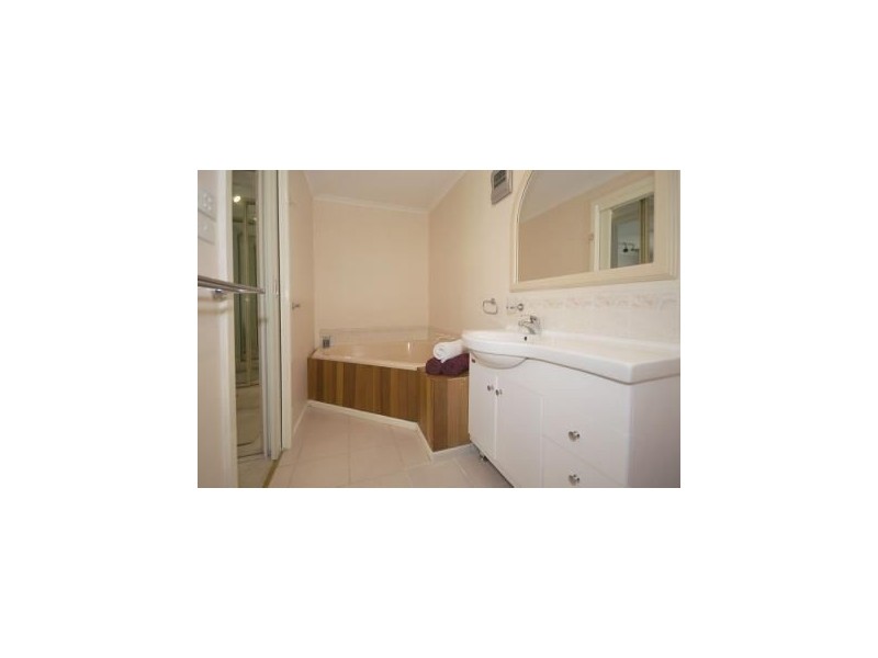35 The Outlook, Glen Waverley VIC 3150