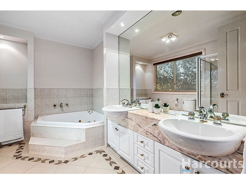 2 Avendon Boulevard, Glen Waverley VIC 3150