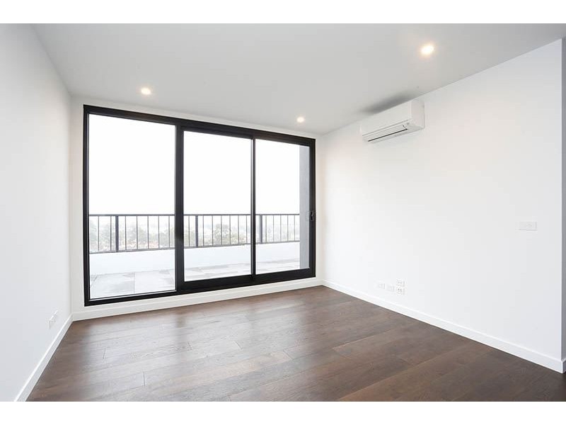 608/5 Sovereign Point Court, Doncaster VIC 3108