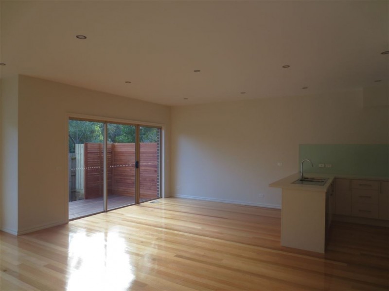 2/37 Gillard Street, Burwood VIC 3125