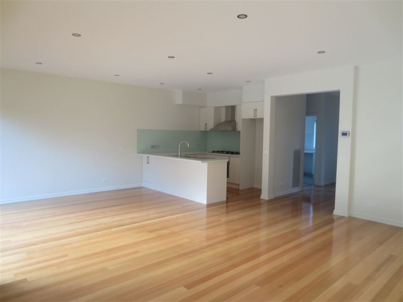 2/37 Gillard Street, Burwood VIC 3125