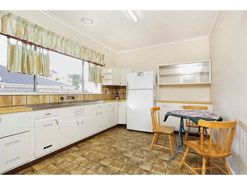 8 Arianne Road, Glen Waverley VIC 3150