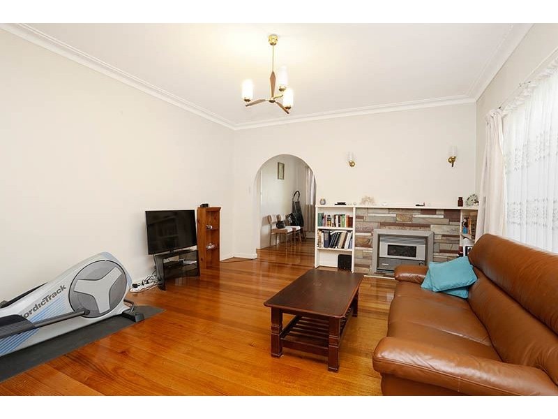 8 Arianne Road, Glen Waverley VIC 3150