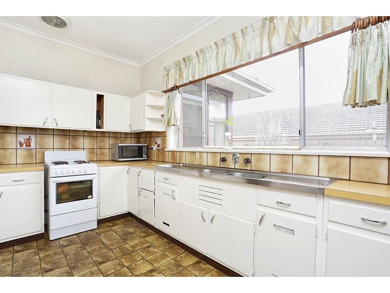 8 Arianne Road, Glen Waverley VIC 3150