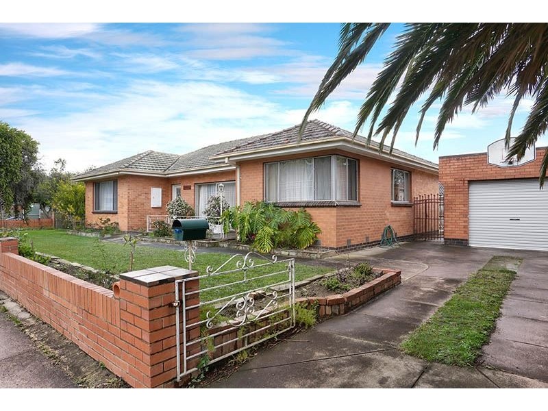 8 Arianne Road, Glen Waverley VIC 3150