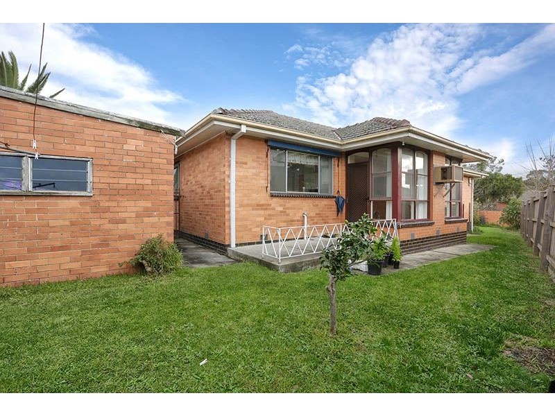 8 Arianne Road, Glen Waverley VIC 3150