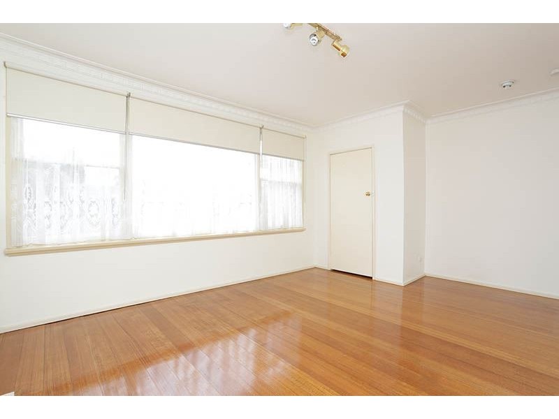 6 Kincumber Drive, Glen Waverley VIC 3150