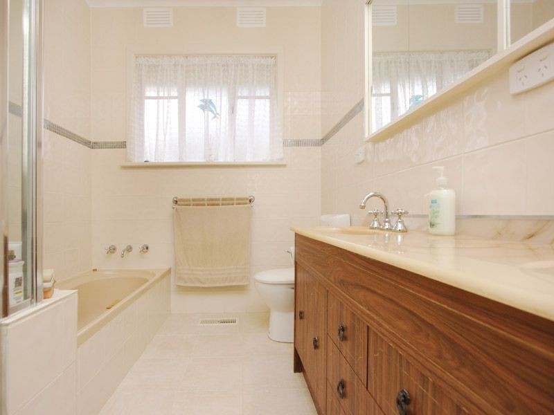 56 The Outlook, Glen Waverley VIC 3150