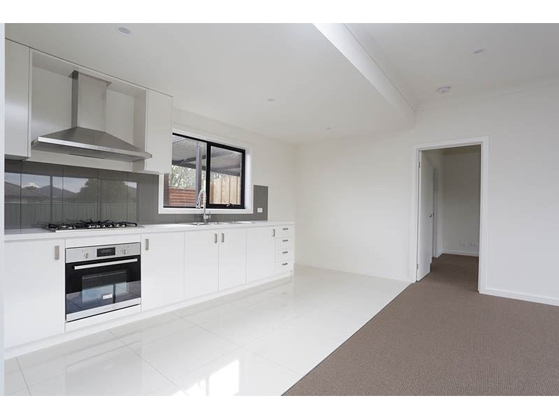 4/2 Flora Road, Clayton VIC 3168