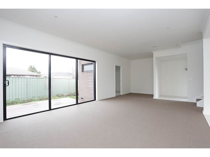 4/2 Flora Road, Clayton VIC 3168