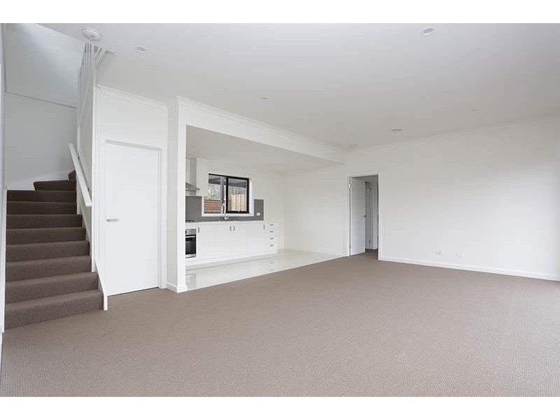 4/2 Flora Road, Clayton VIC 3168