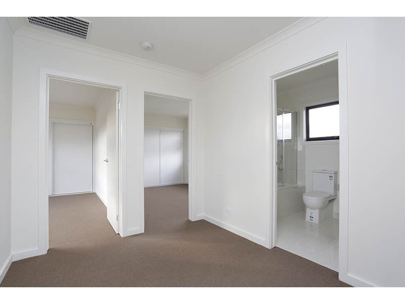 4/2 Flora Road, Clayton VIC 3168