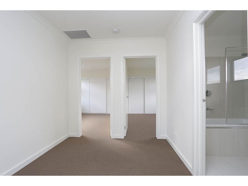 4/2 Flora Road, Clayton VIC 3168