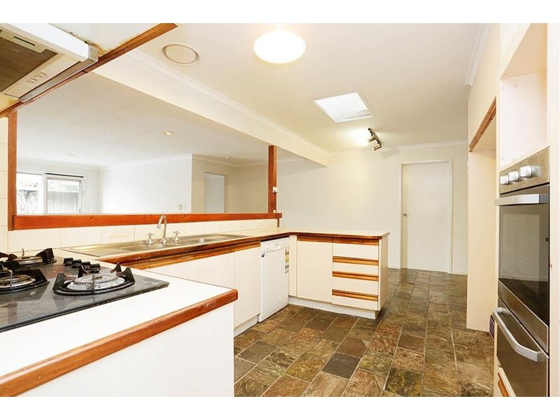 4 Pineview Close, Wheelers Hill VIC 3150