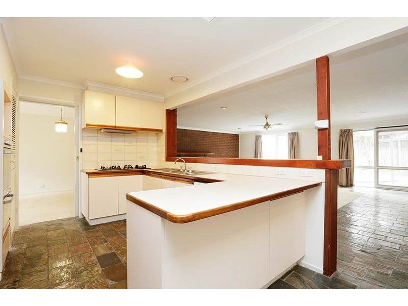 4 Pineview Close, Wheelers Hill VIC 3150
