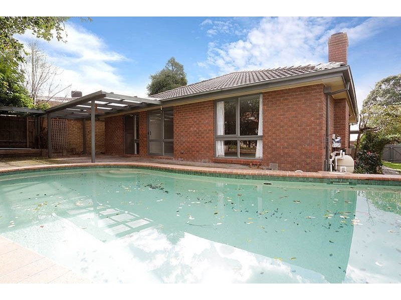 4 Pineview Close, Wheelers Hill VIC 3150