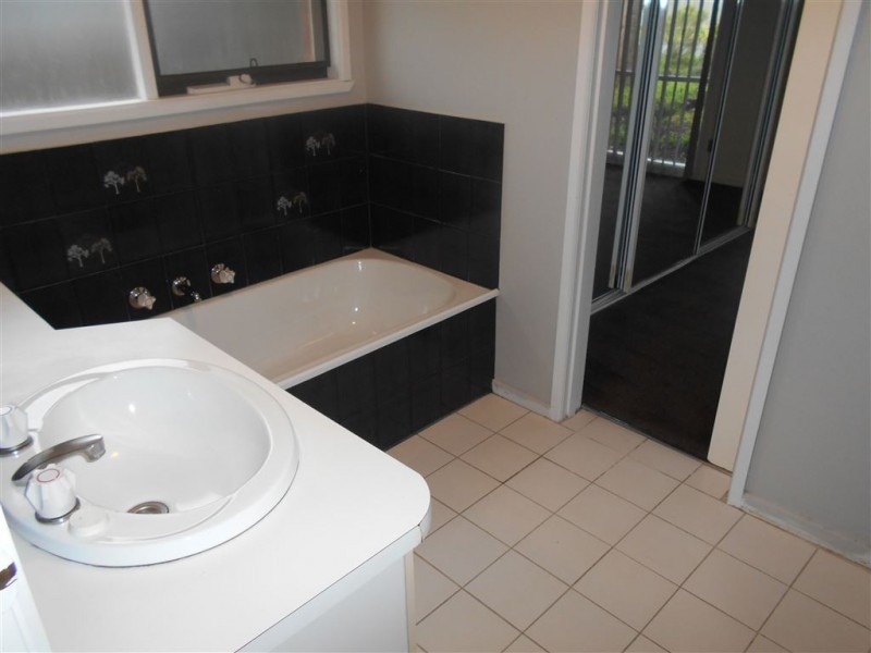 19 Shiraz Crescent, Narre Warren VIC 3805