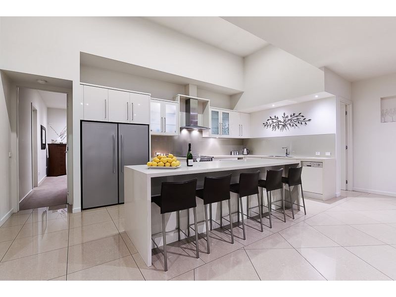 2 Bimbadeen Court, Wheelers Hill VIC 3150