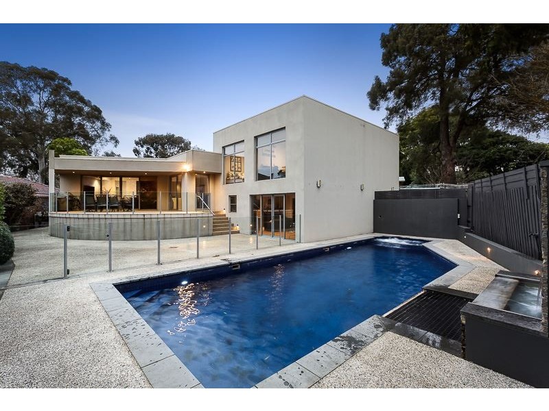 2 Bimbadeen Court, Wheelers Hill VIC 3150