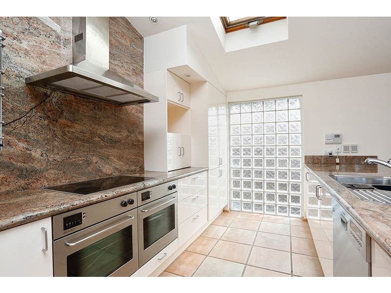 24 Caithness Crescent, Glen Waverley VIC 3150