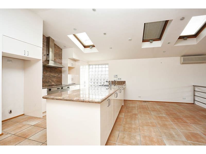 24 Caithness Crescent, Glen Waverley VIC 3150