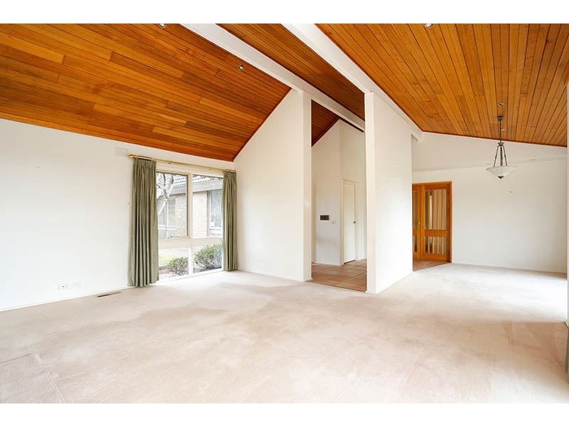 24 Caithness Crescent, Glen Waverley VIC 3150