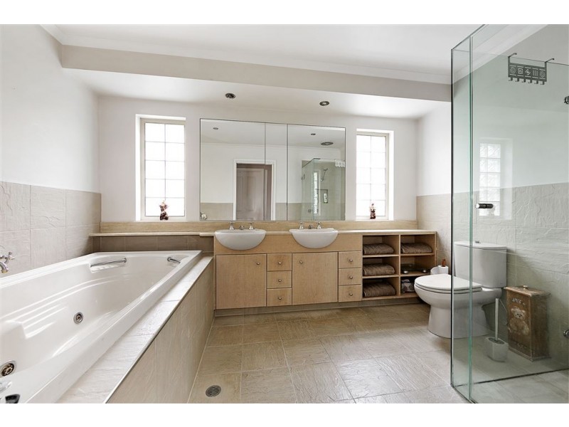 23 Chancellor Drive, Wheelers Hill VIC 3150