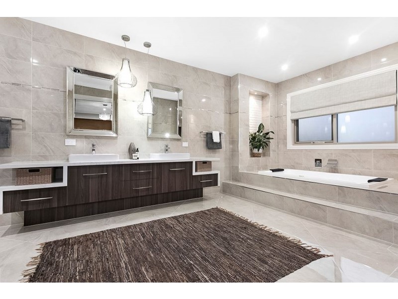 29 Lincoln Avenue, Glen Waverley VIC 3150