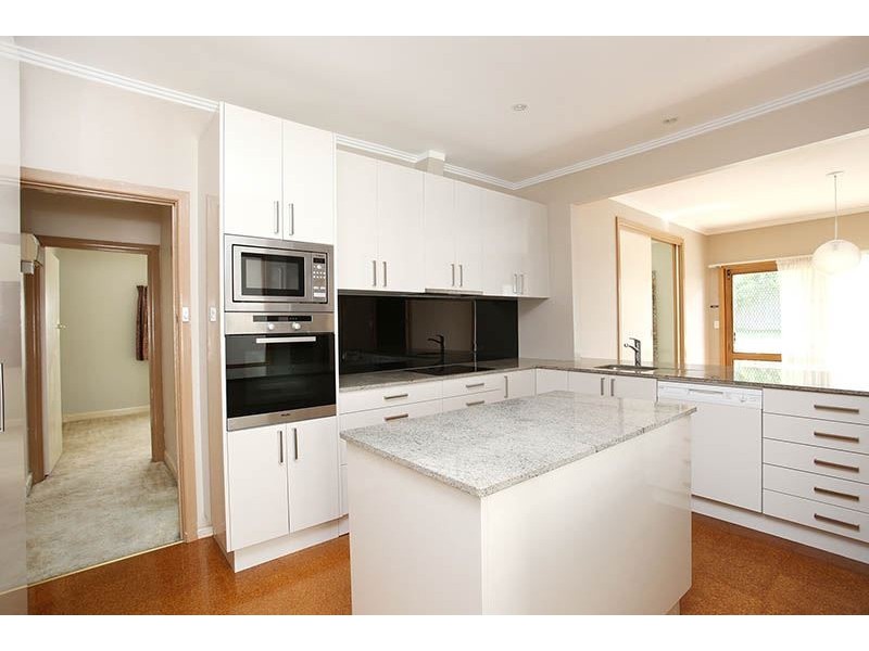 27 Lincoln Avenue, Glen Waverley VIC 3150
