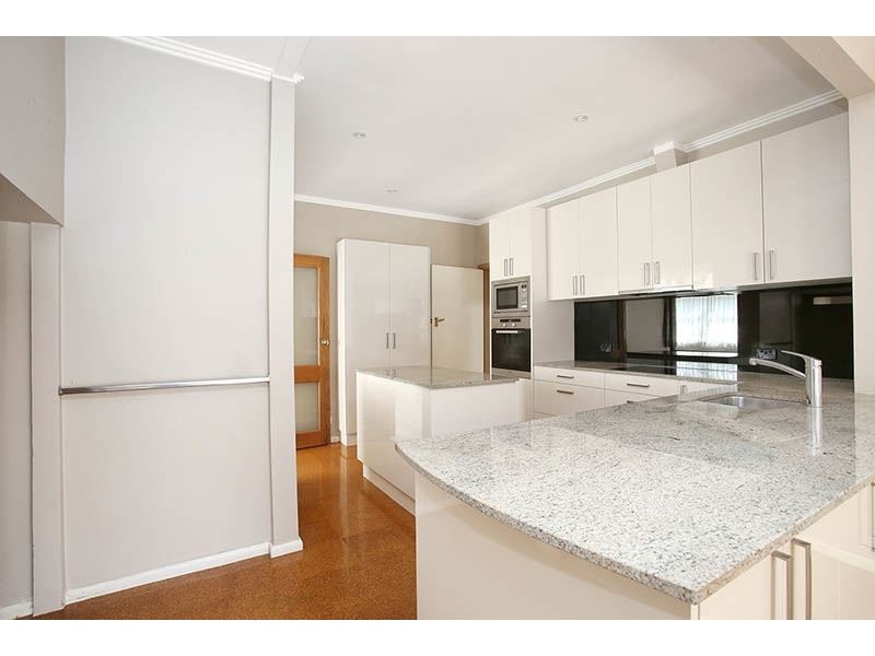 27 Lincoln Avenue, Glen Waverley VIC 3150