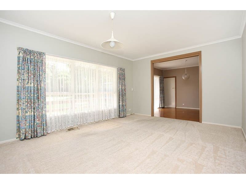 27 Lincoln Avenue, Glen Waverley VIC 3150