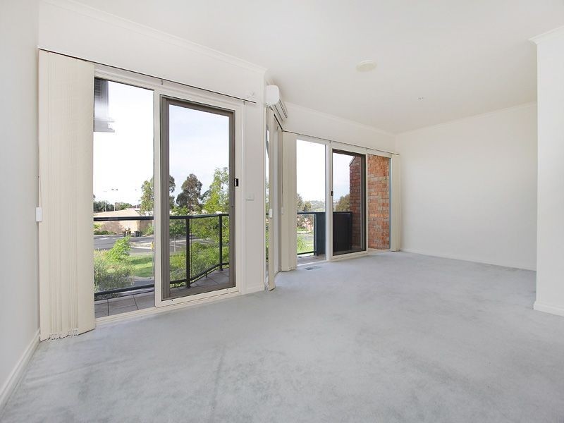 25 Herriotts Boulevard, Glen Waverley VIC 3150