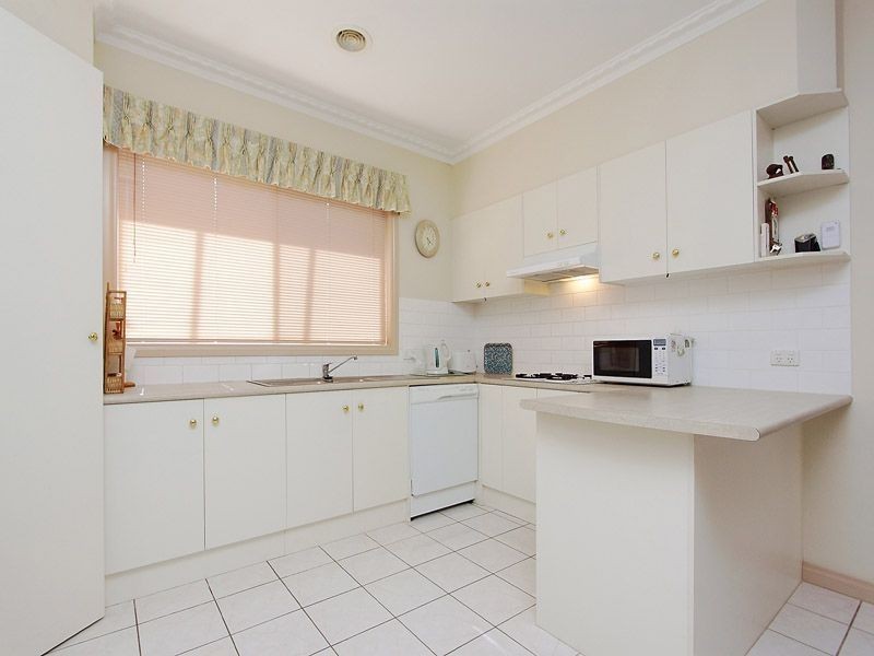1/4 Clematis Street, Glen Waverley VIC 3150