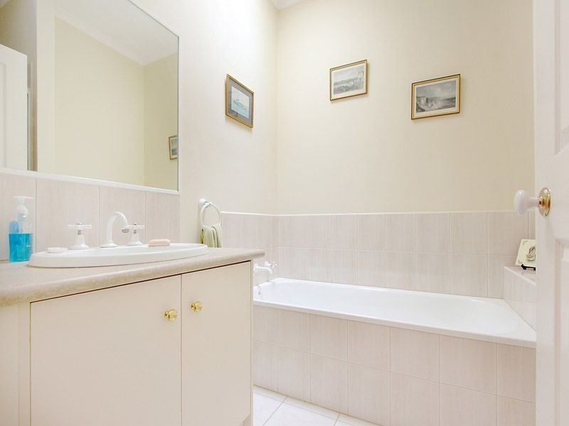 1/4 Clematis Street, Glen Waverley VIC 3150