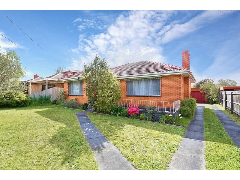 136 Watsons Road, Glen Waverley VIC 3150