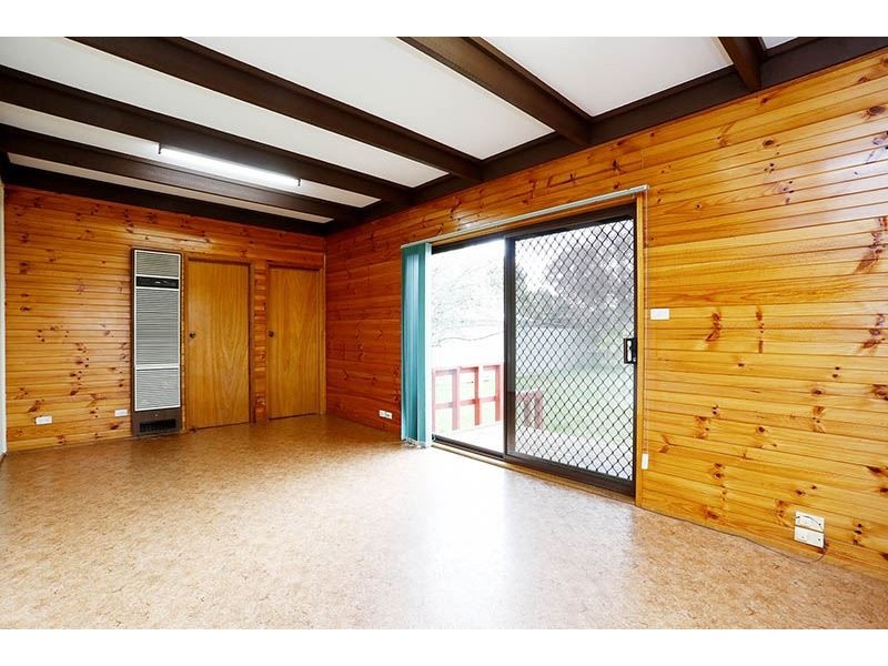 136 Watsons Road, Glen Waverley VIC 3150