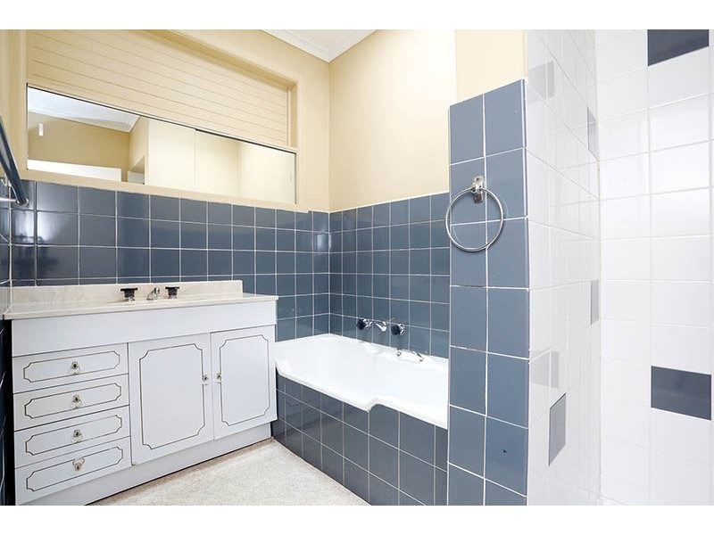 136 Watsons Road, Glen Waverley VIC 3150