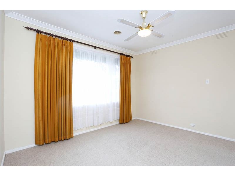 136 Watsons Road, Glen Waverley VIC 3150