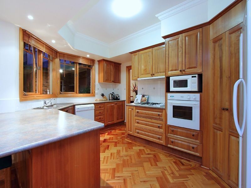 21 Chesterville Road, Glen Waverley VIC 3150
