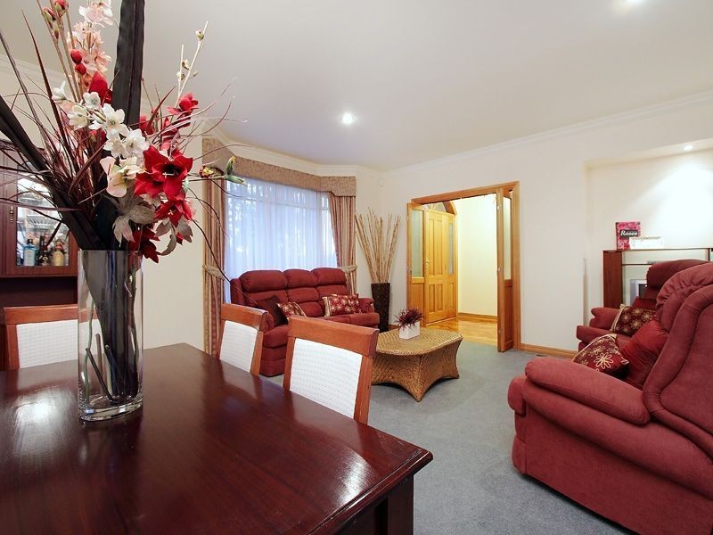 21 Chesterville Road, Glen Waverley VIC 3150