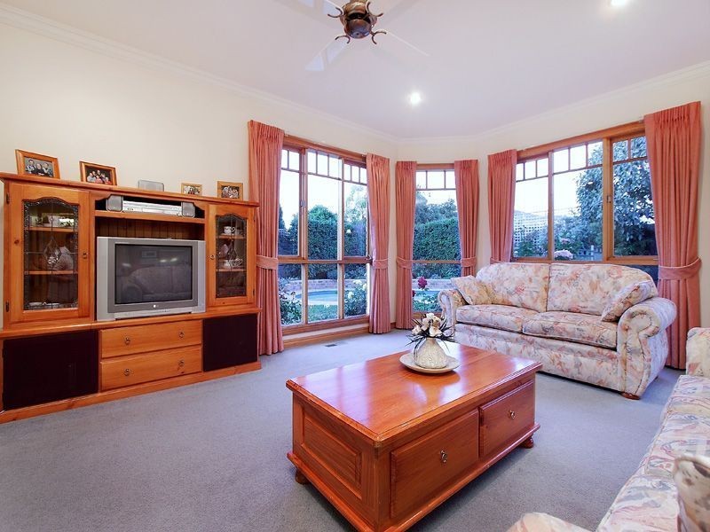 21 Chesterville Road, Glen Waverley VIC 3150