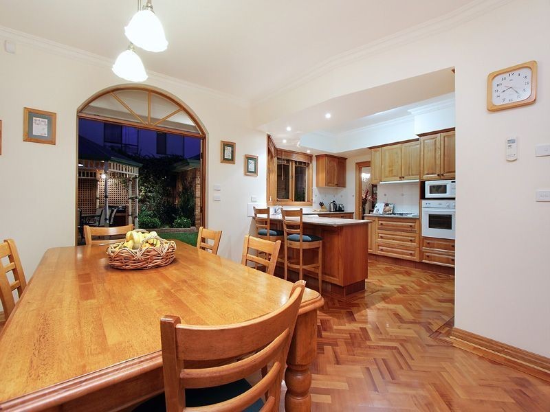 21 Chesterville Road, Glen Waverley VIC 3150