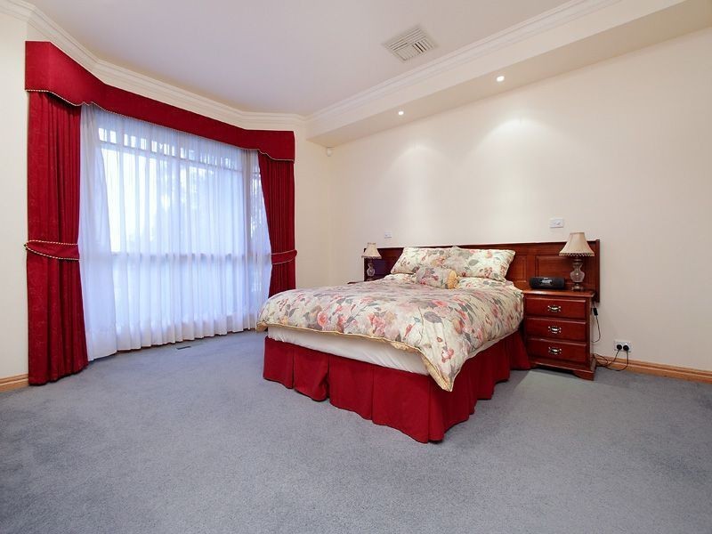 21 Chesterville Road, Glen Waverley VIC 3150