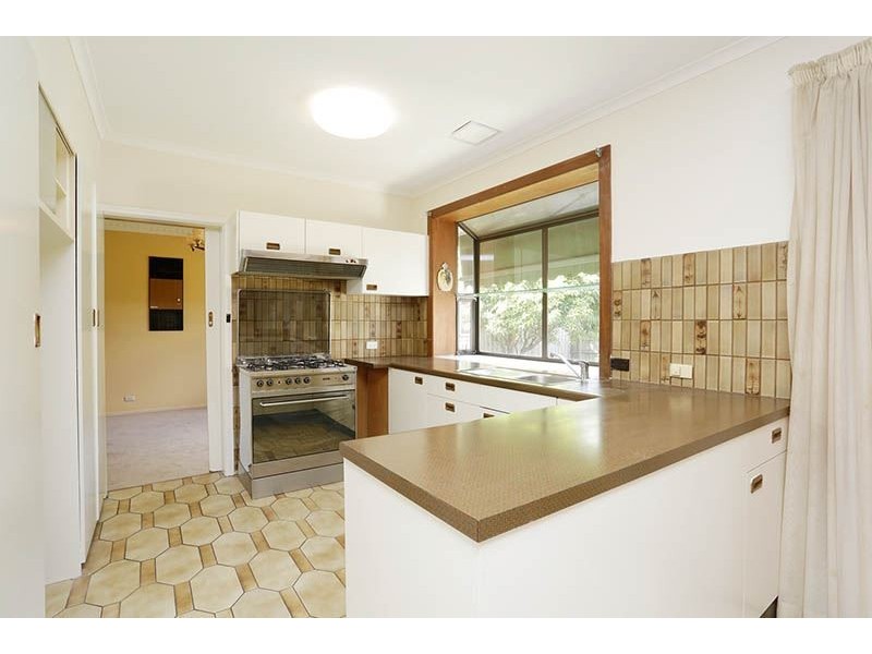 20 Kingswood Avenue, Mount Waverley VIC 3149