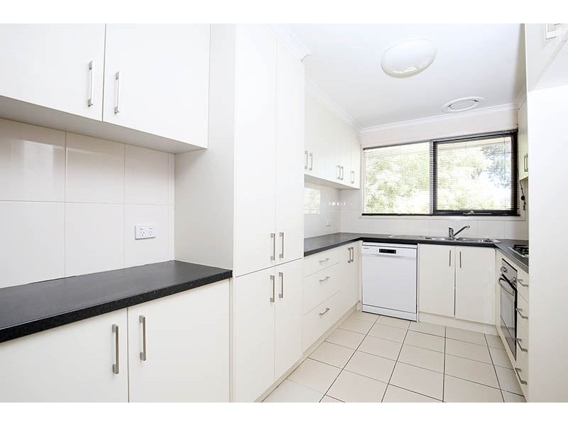 33 Ponsford Avenue, Wantirna South VIC 3152