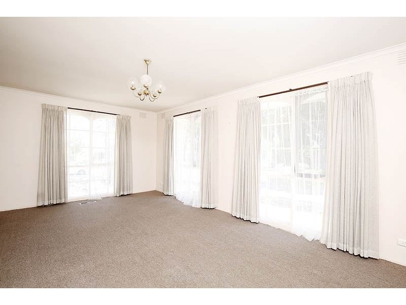 33 Ponsford Avenue, Wantirna South VIC 3152