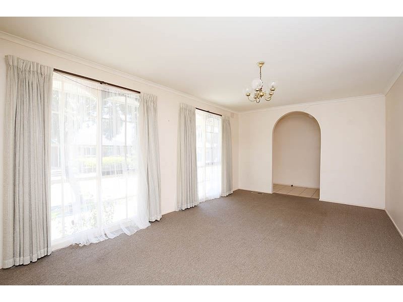 33 Ponsford Avenue, Wantirna South VIC 3152