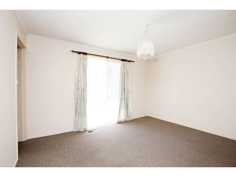 33 Ponsford Avenue, Wantirna South VIC 3152